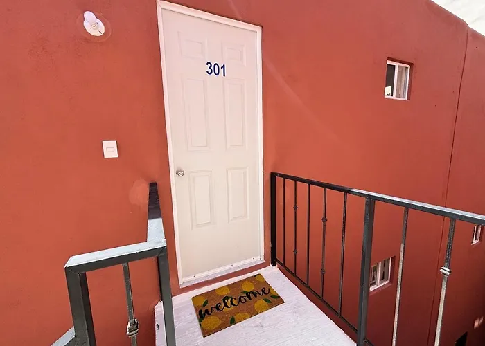 Beautiful With Pool View Apartment